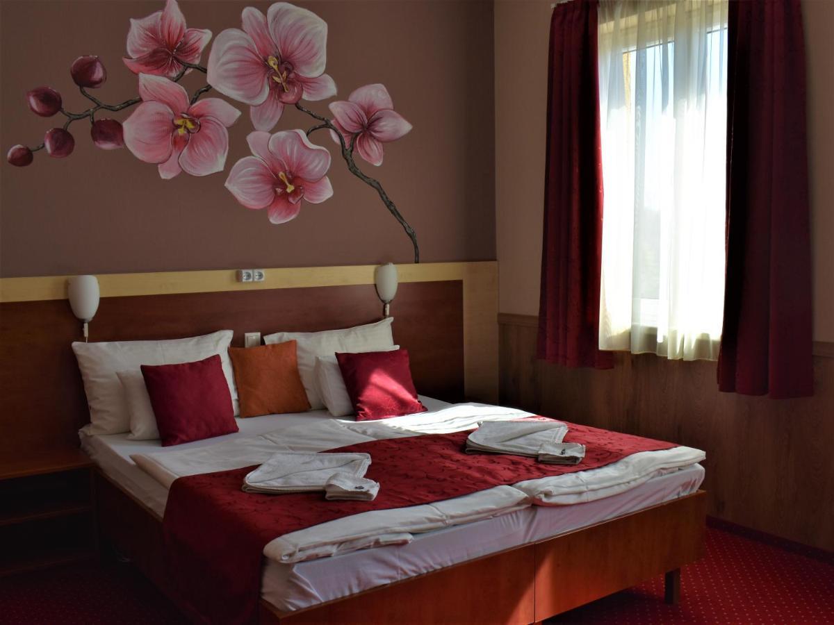 Libra Hotel Veresegyház المظهر الخارجي الصورة