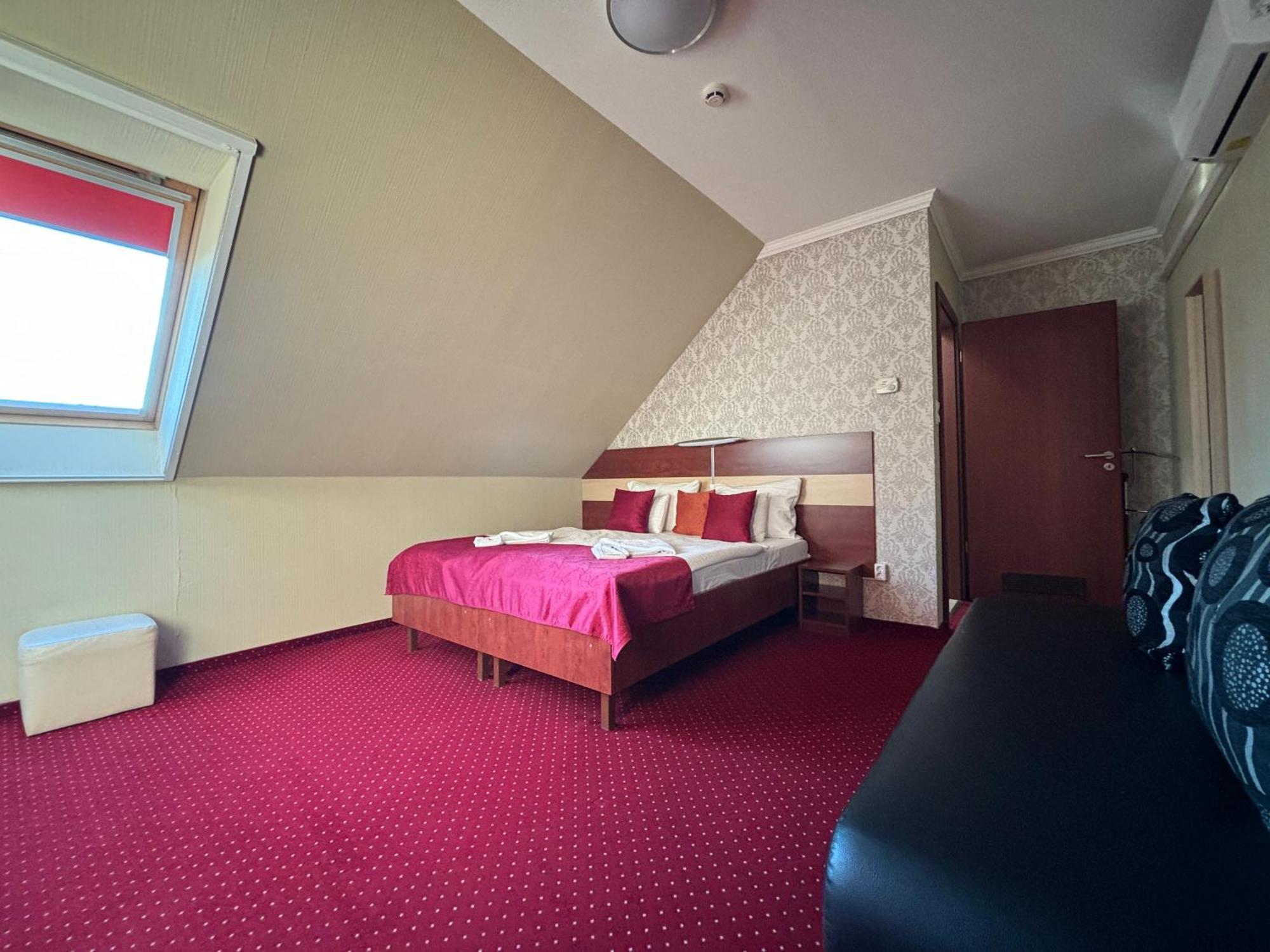 Libra Hotel Veresegyház المظهر الخارجي الصورة