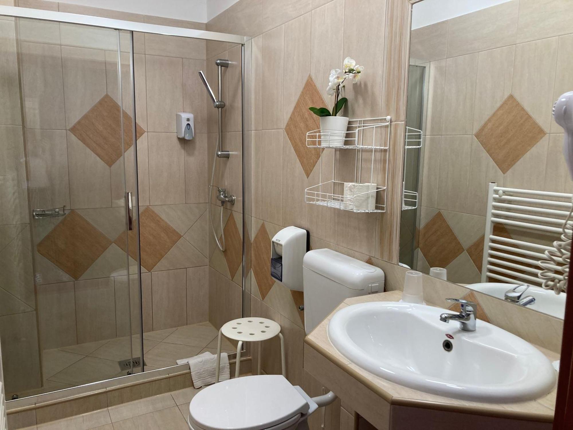 Libra Hotel Veresegyház المظهر الخارجي الصورة